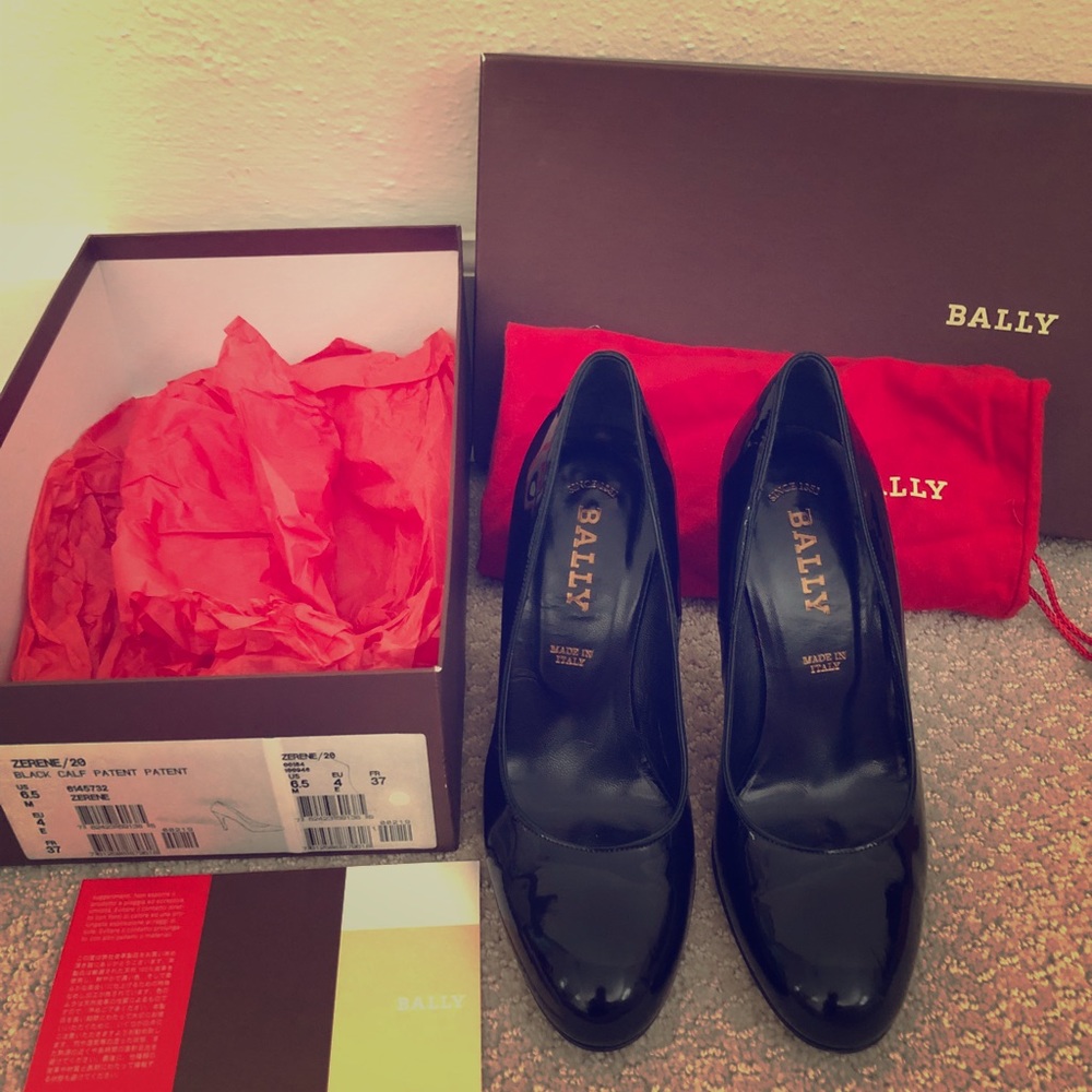 Bally black patent pumps